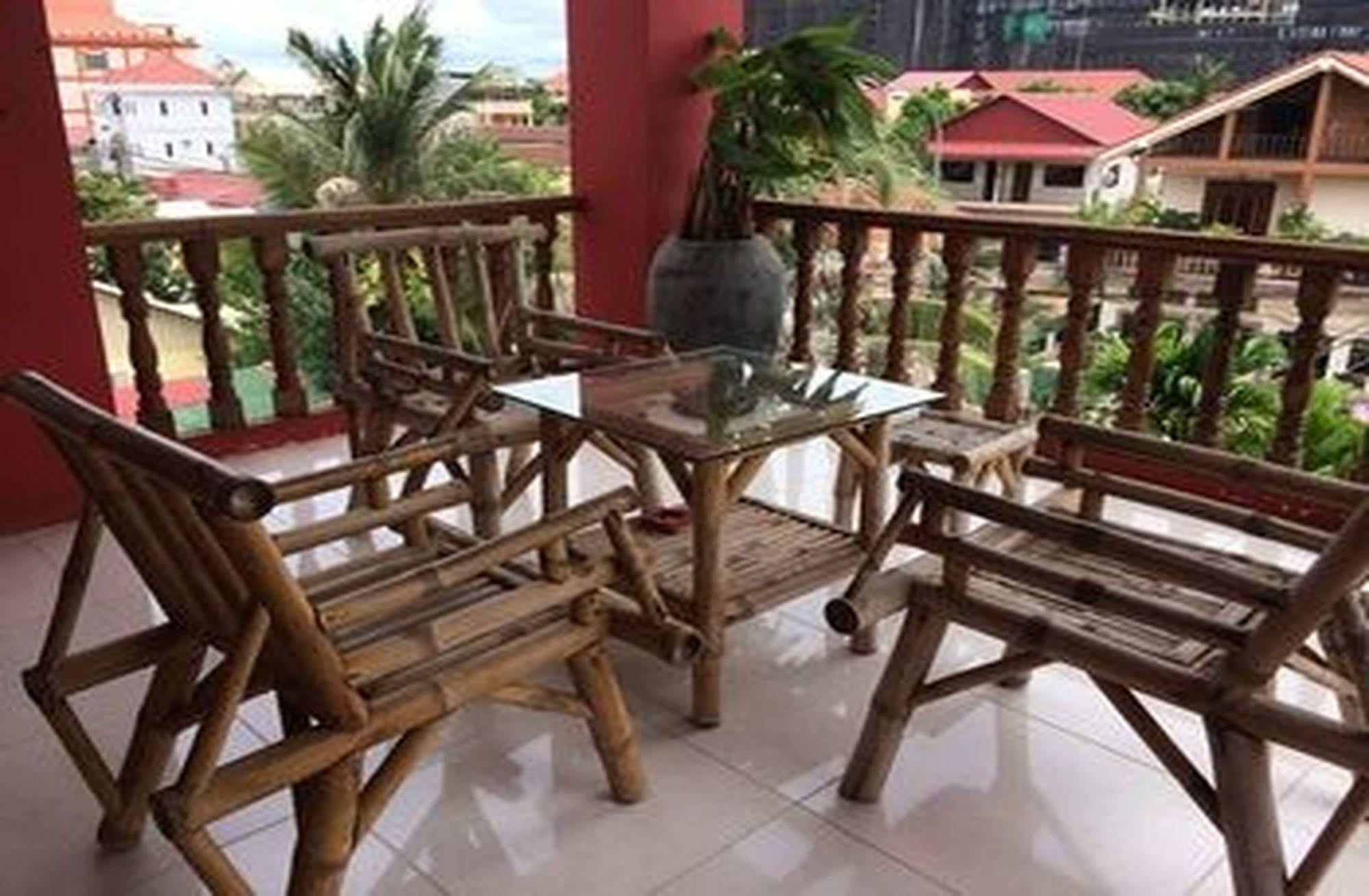 Side Walk Hotel Siem Reap Exterior photo
