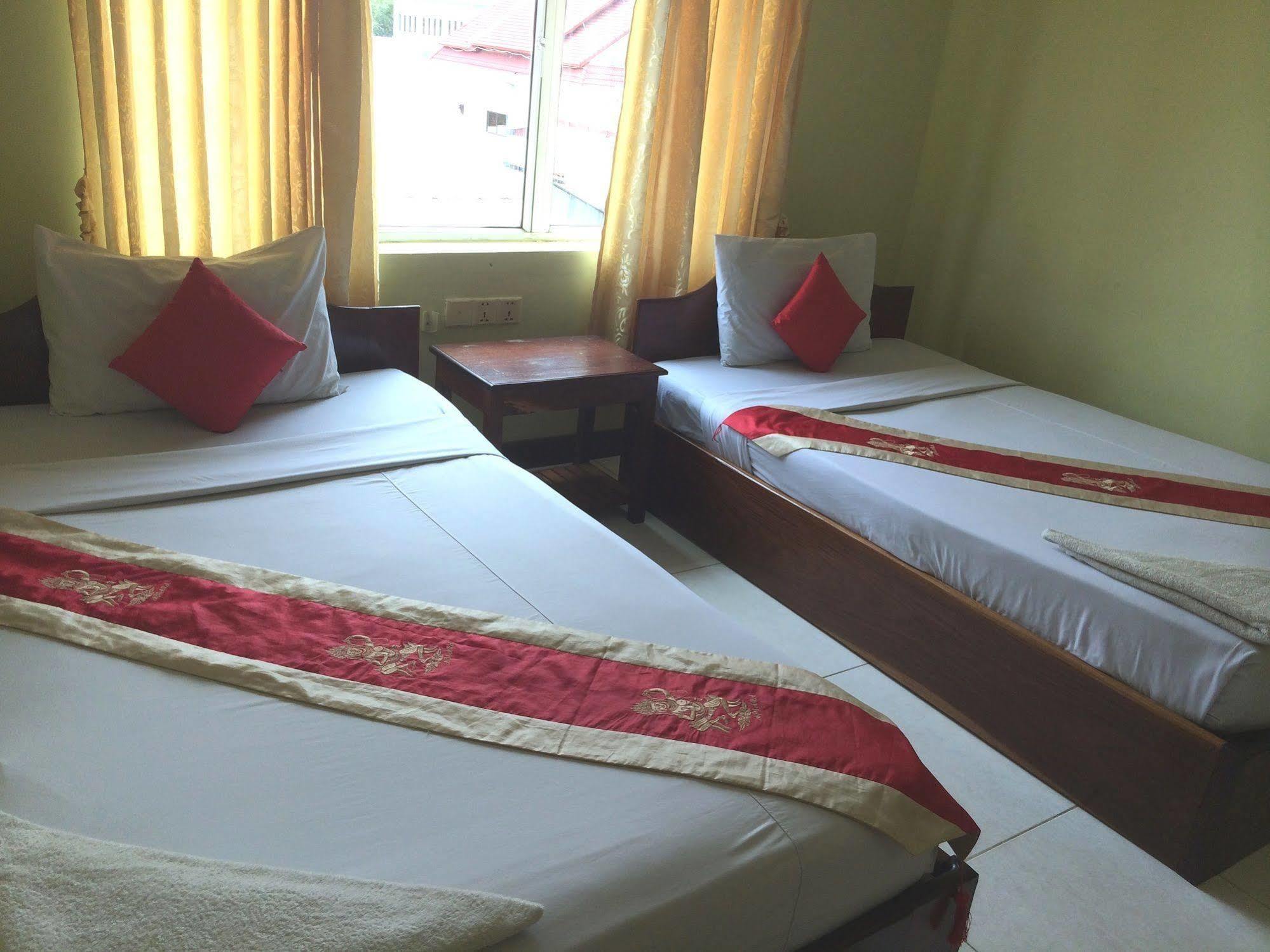 Side Walk Hotel Siem Reap Exterior photo